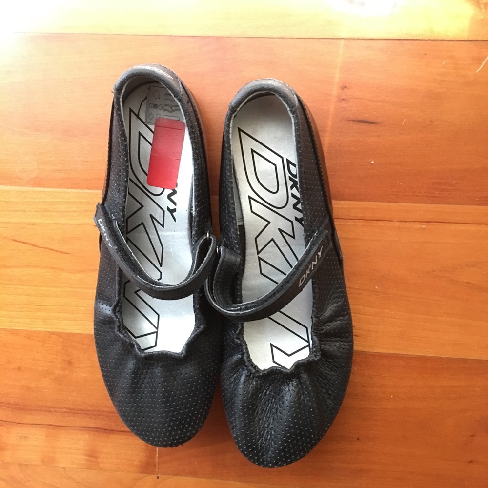 New DKNY size 4 shoes